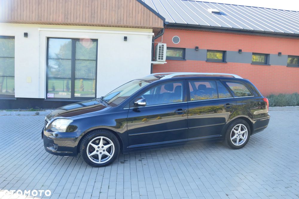 Toyota Avensis - 12