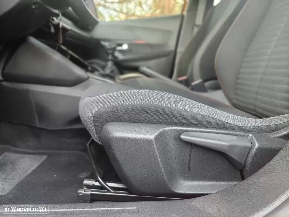 Peugeot 2008 1.2 PureTech Active Pack — fotografia 24