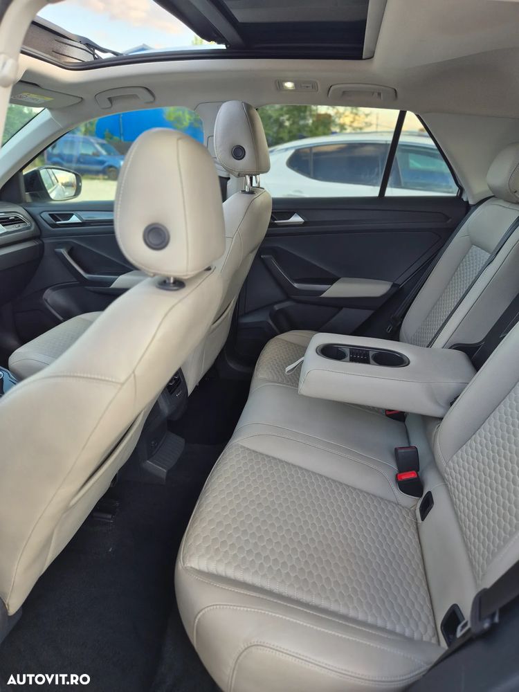 Volkswagen T-Roc - 15