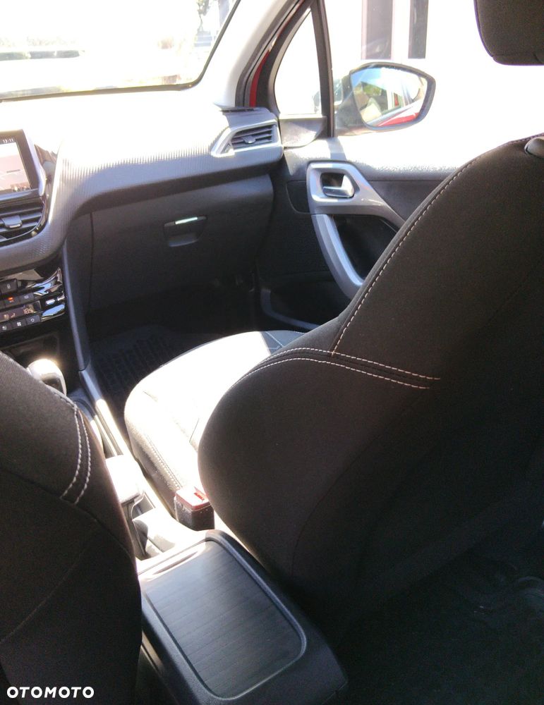 Peugeot 2008 1.2 Pure Tech Style S&S - 27