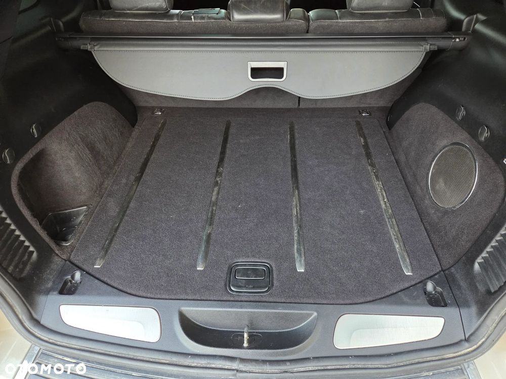 Jeep Grand Cherokee - 24