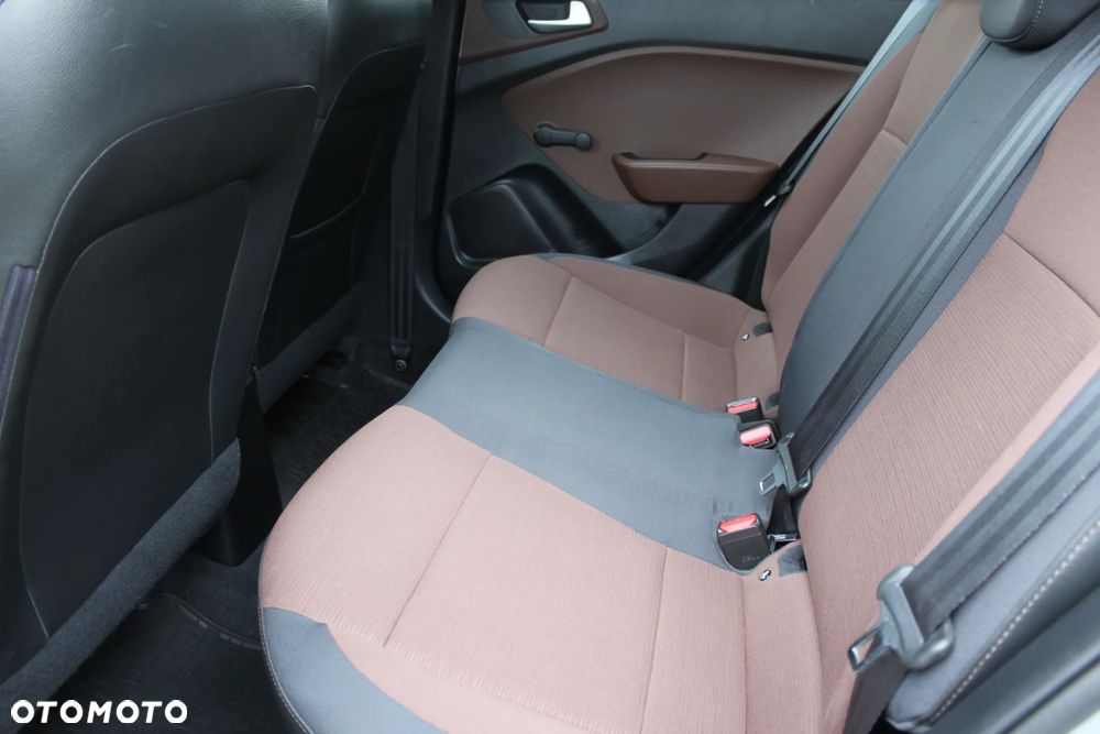 Hyundai i20 blue 1.2 Classic - 11