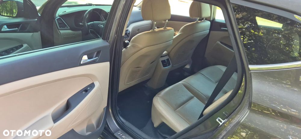Hyundai Tucson 2.0 CRDI BlueDrive Comfort 2WD - 23