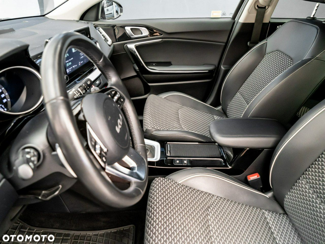Kia XCeed - 23