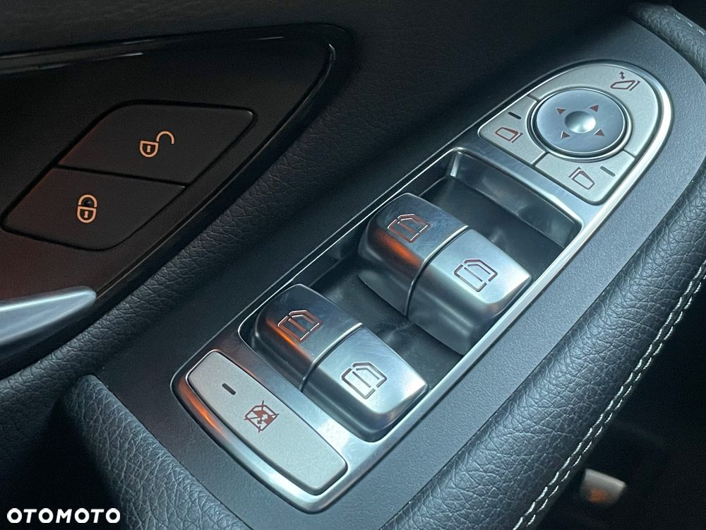 Mercedes-Benz GLC 220 d 4Matic 9G-TRONIC AMG Line - 33