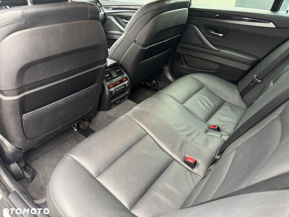 BMW Seria 5 525d xDrive - 24