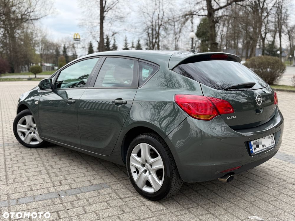 Opel Astra 1.6 Turbo Innovation - 2