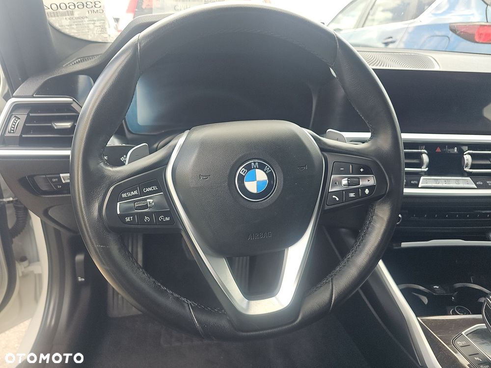 BMW Seria 3 330i - 9