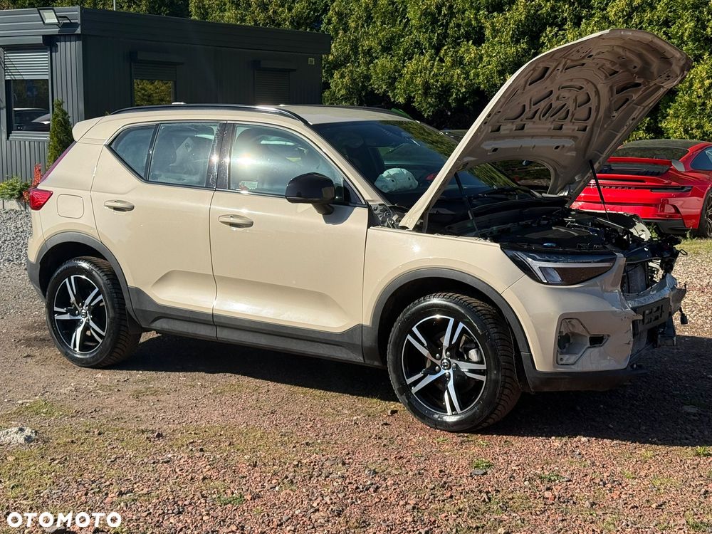 Volvo XC 40 B3 Plus Dark - 3