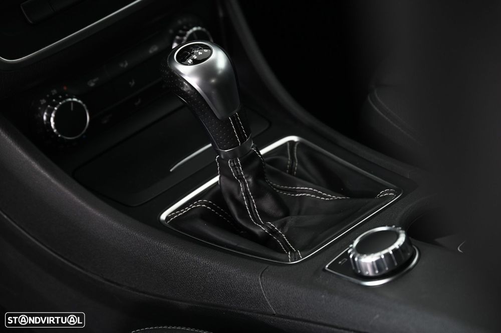 Mercedes-Benz GLA 180 d AMG Line - 19