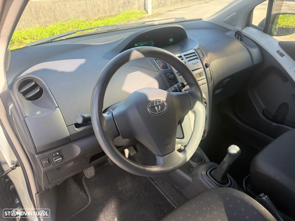 Toyota Yaris 1.0 VVT-i - 9