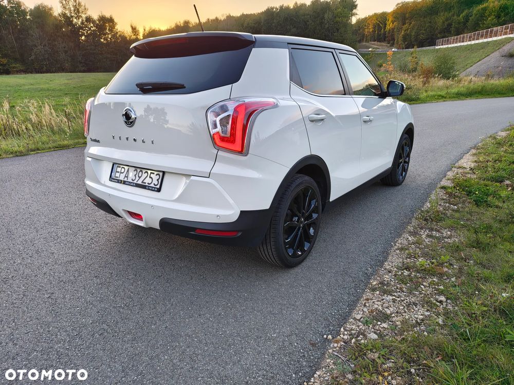 SsangYong/KGM Tivoli e-XGi 160 2WD Black+White - 19