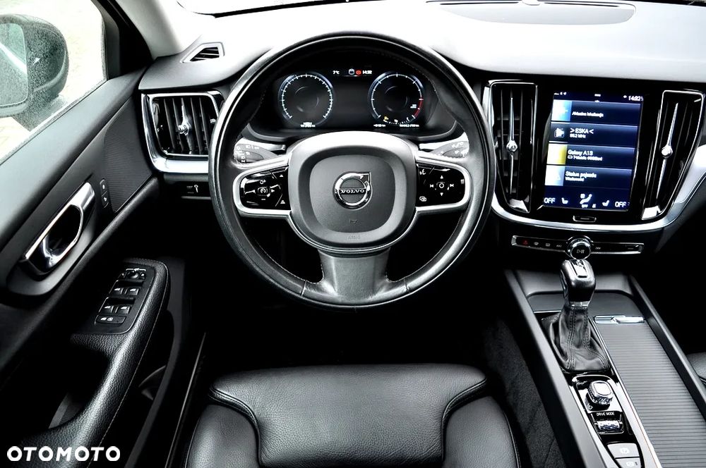 Volvo V60 D3 Momentum Pro - 22