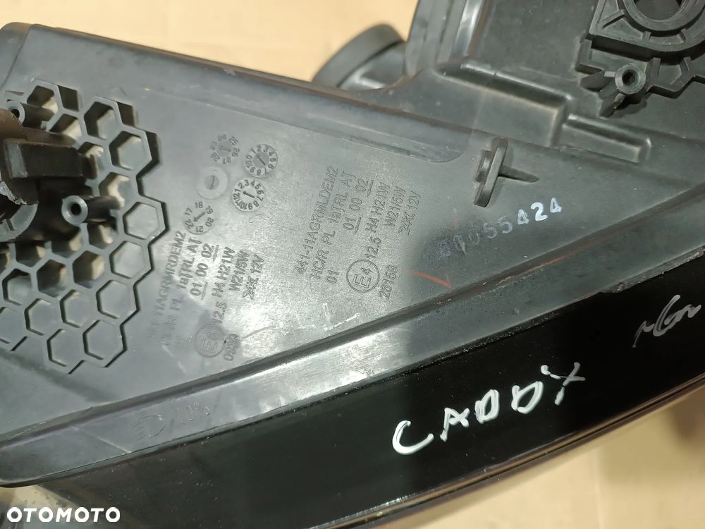 LAMPA PRAWA PRZÓD PRZEDNIA VOLKSWAGEN CADDY 16R - 10