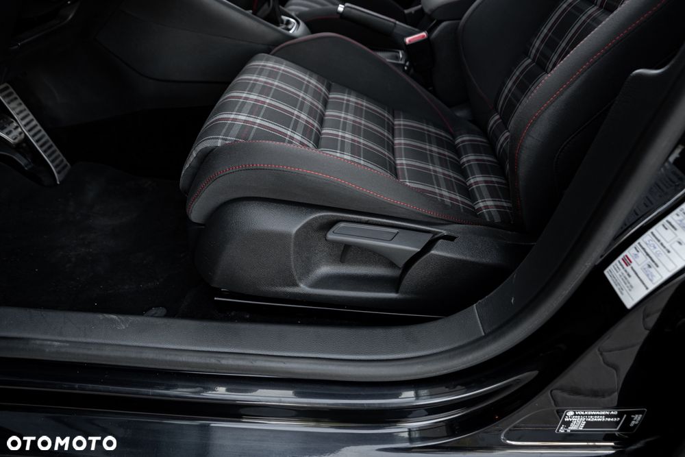 Volkswagen Golf 2.0 GTI - 19