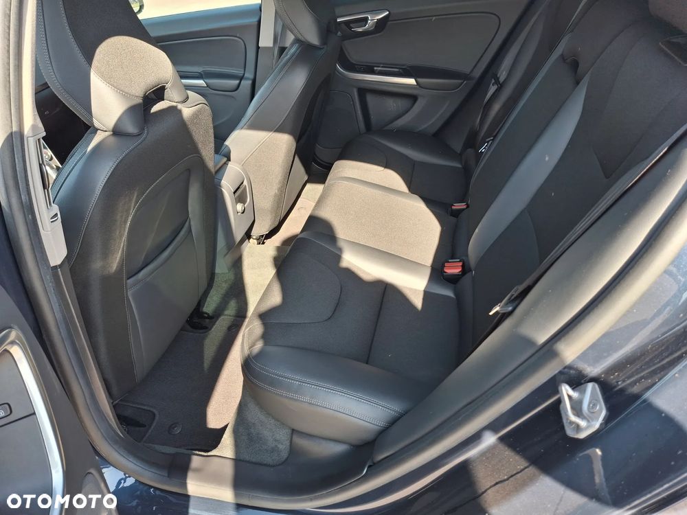 Volvo V60 D2 Momentum - 13