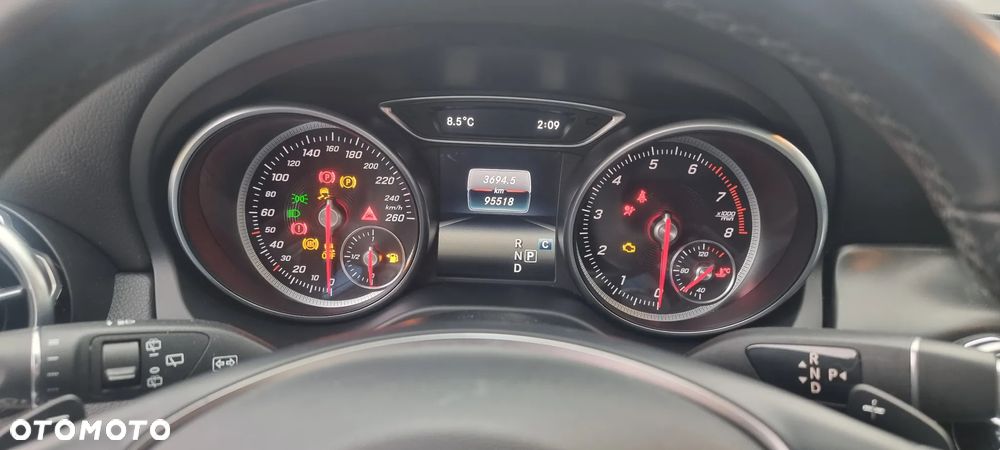 Mercedes-Benz GLA 250 4Matic 7G-DCT - 23