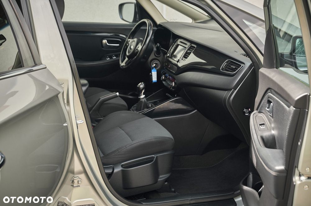 Kia Carens 1.6 GDI Attract - 21