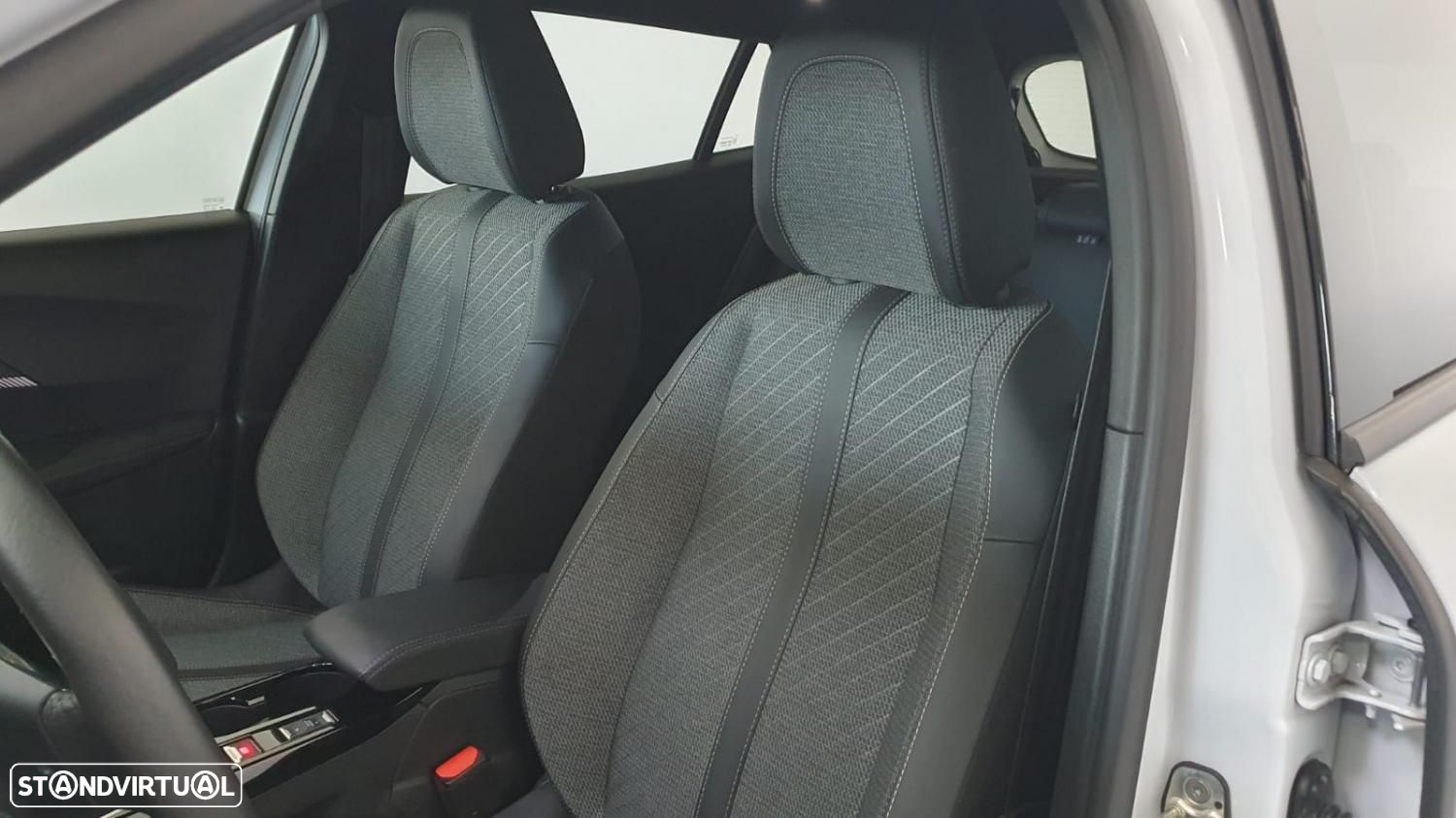Peugeot 2008 1.2 PureTech Allure - 20