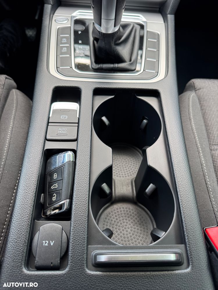 Volkswagen Passat 2.0 TDI SCR DSG Highline - 28