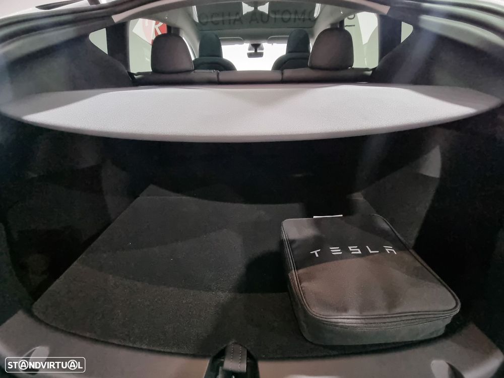 Tesla Model Y Long-Range RWD - 12