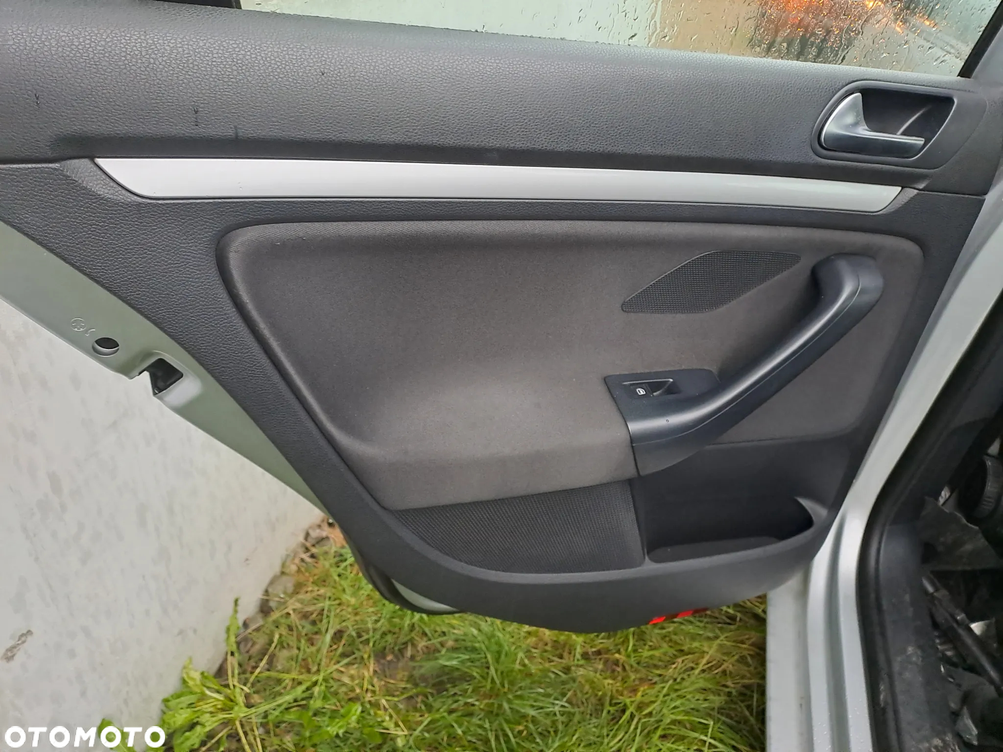 Volkswagen Jetta III 1K2 A5 sedan klapa bagażnika drzwi zderzak kod lakieru LA7W - 17