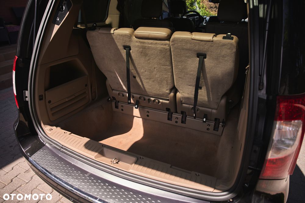 Chrysler Town & Country - 32