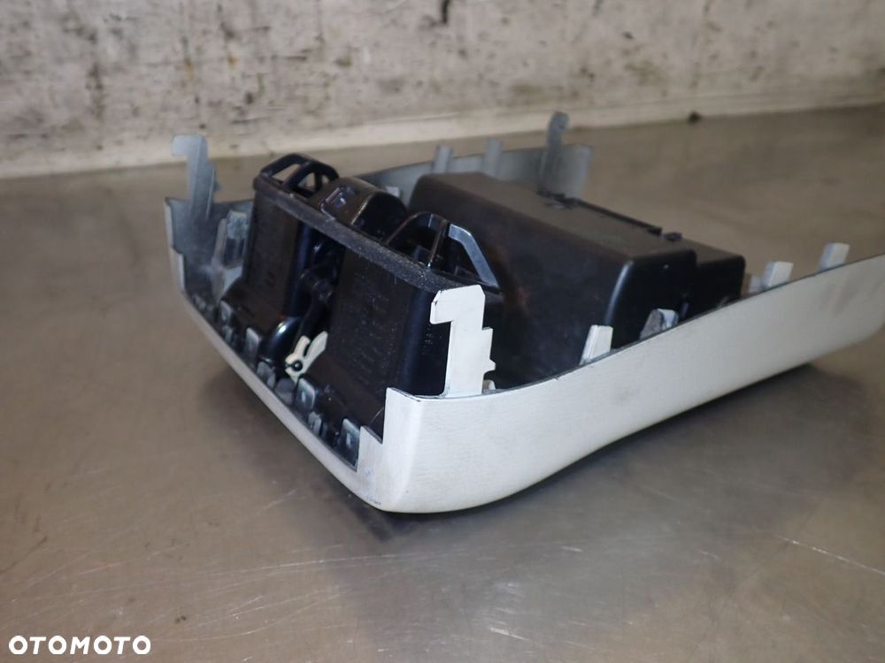 KRATKA NAWIEWU TYŁ POPIELNICZKA INFINITI M37X 96930-1ME1A - 6