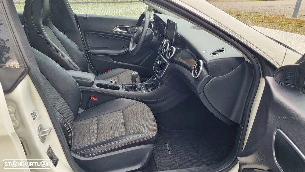 Mercedes-Benz CLA 180 d Shooting Brake - 10