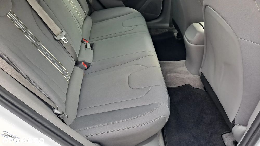 Hyundai Elantra ver-1-6-comfort - 23