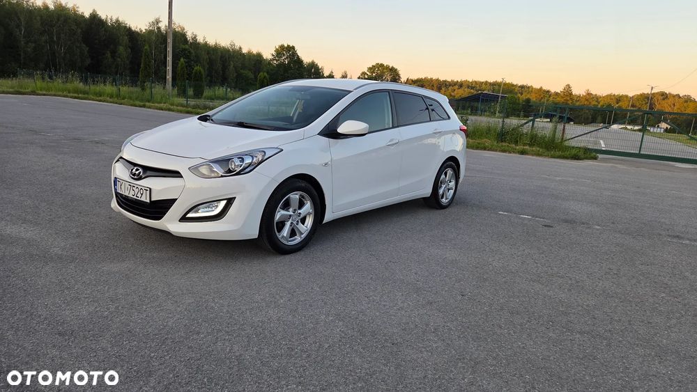 Hyundai i30 i30cw 1.4 Intro Edition - 1
