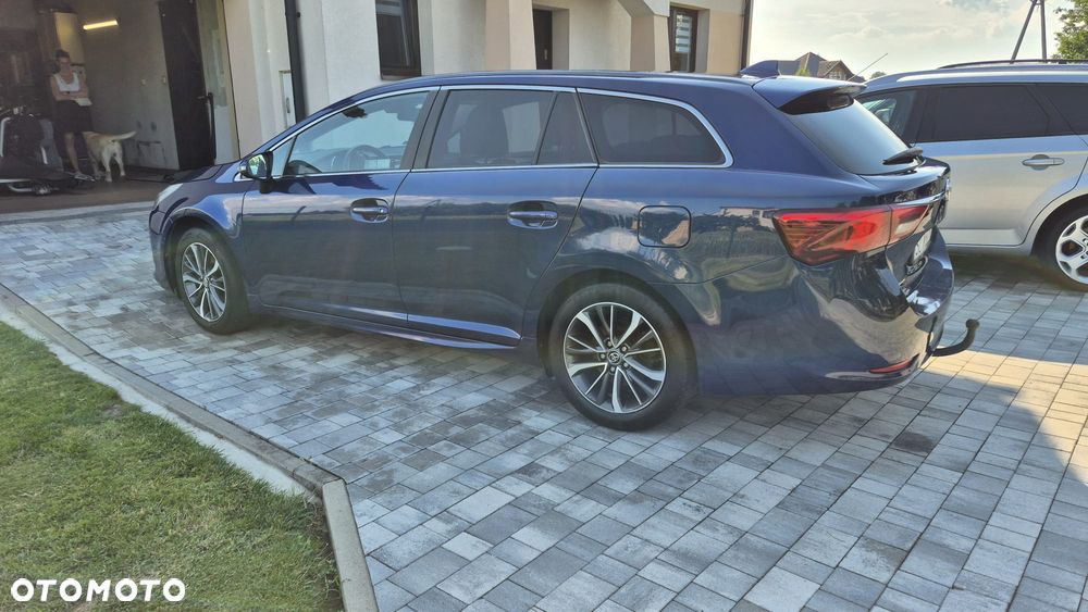 Toyota Avensis 2.0 D-4D Premium - 5