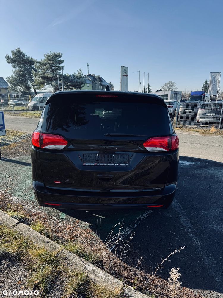 Chrysler Pacifica - 5