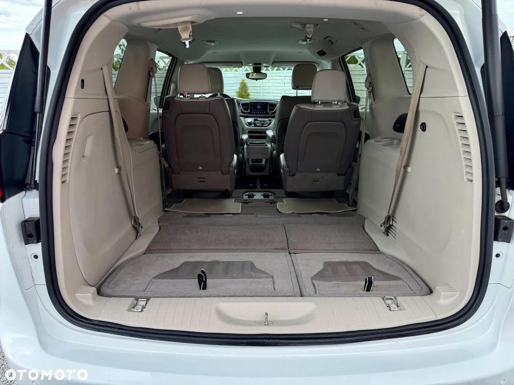 Chrysler Pacifica - 38