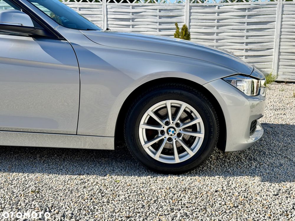 BMW Seria 3 316i - 29