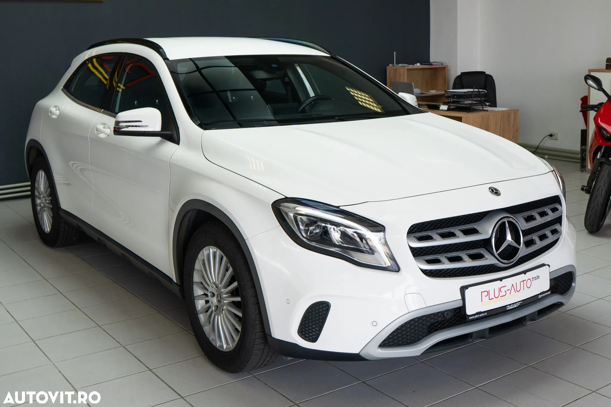 Mercedes-Benz GLA - 2