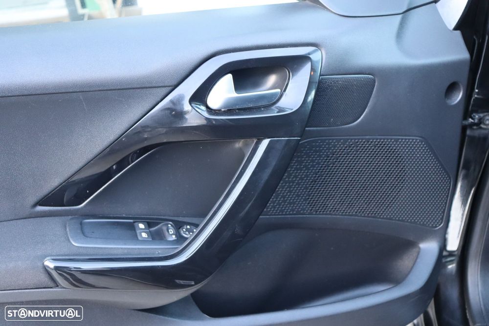 Peugeot 208 1.2 PureTech Style - 19