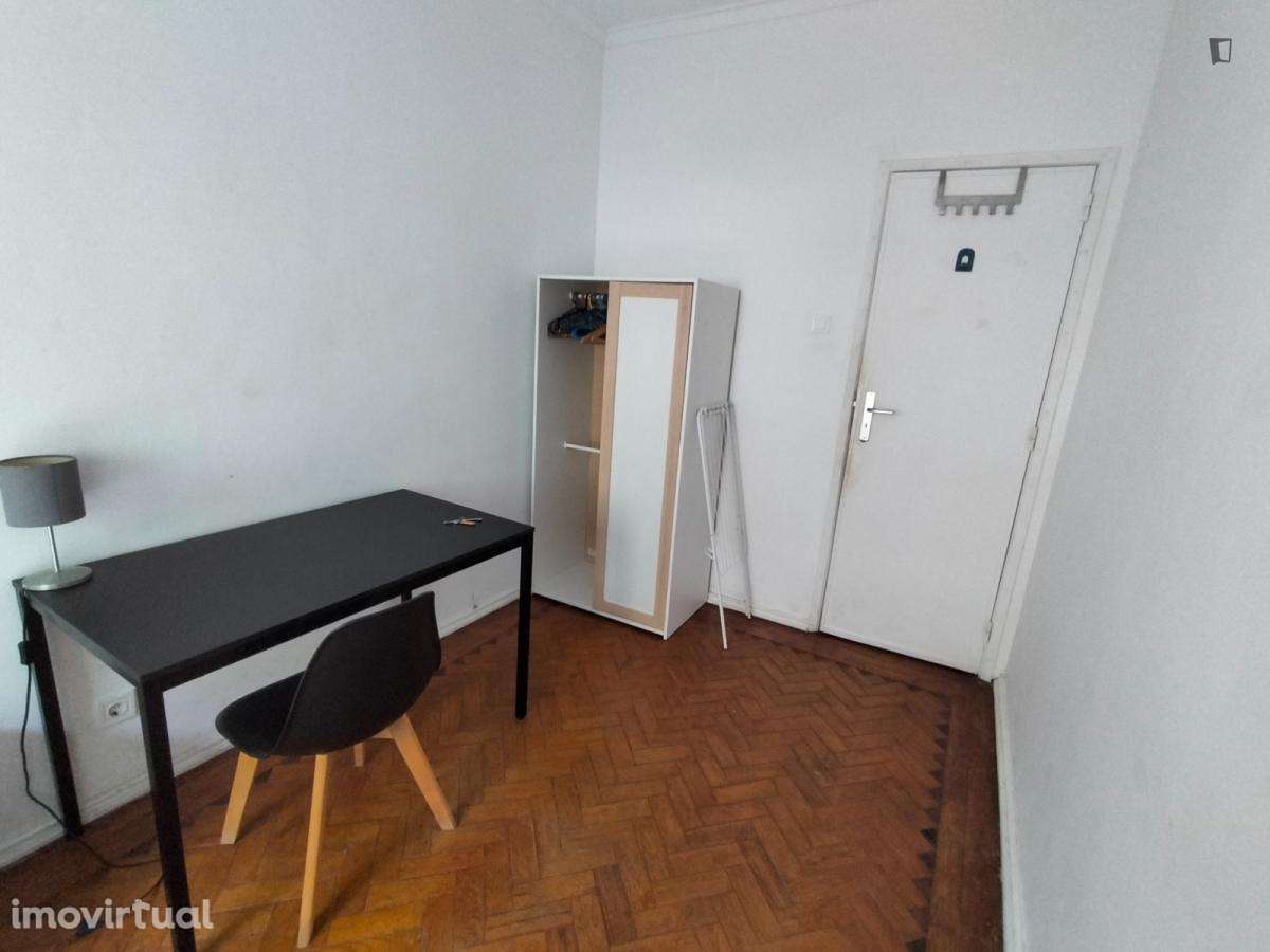 Quarto - localizado em Benfica Lisbon - Grande imagem: 5/10