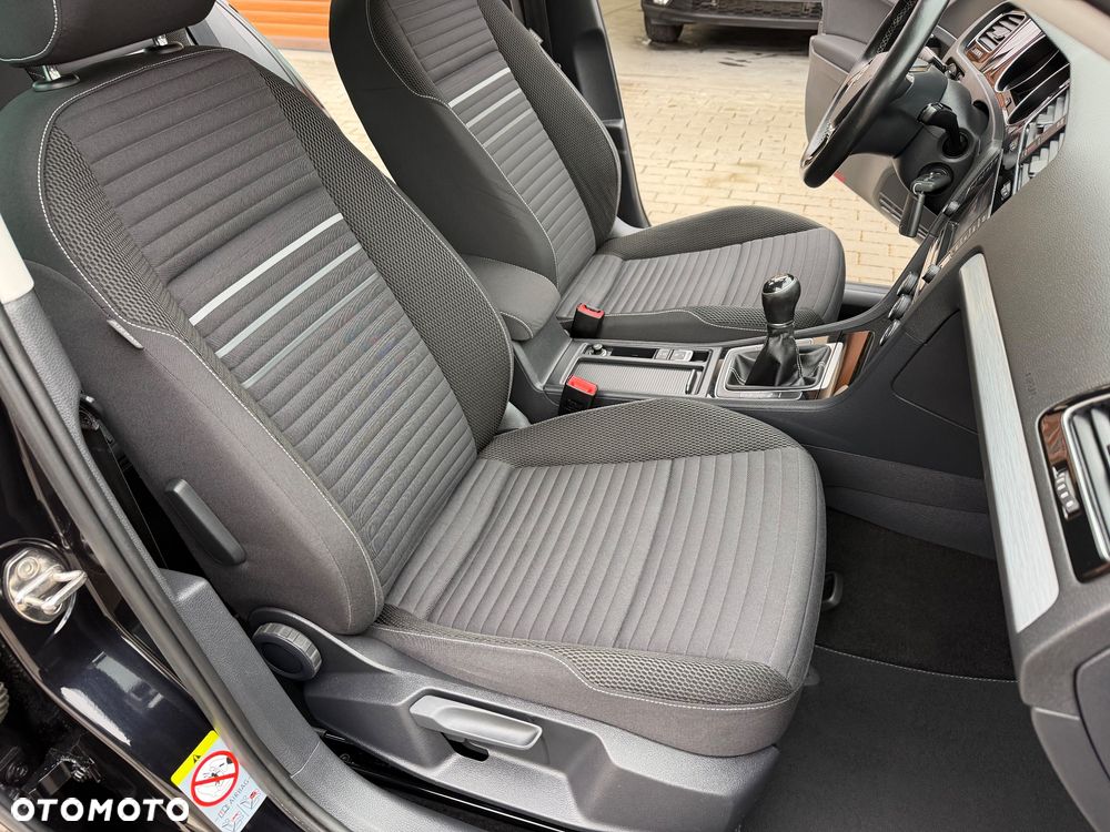 Volkswagen Golf - 32