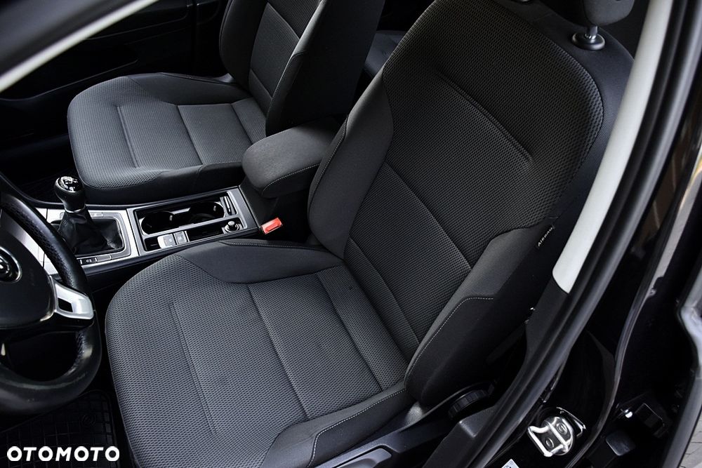 Volkswagen Golf 1.6 TDI DPF BlueMotion - 31