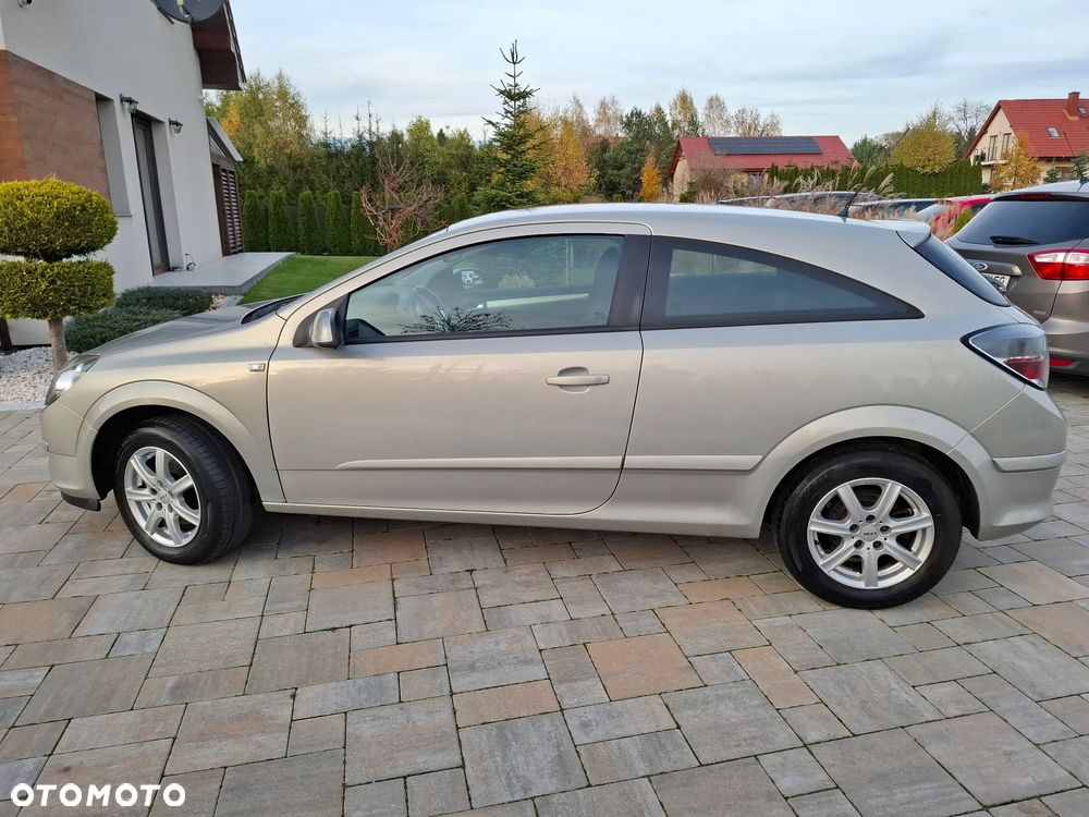 Opel Astra III GTC 1.4 Enjoy - 9