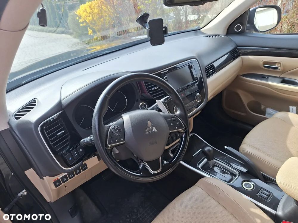 Mitsubishi Outlander 2.0 Instyle + 4WD CVT - 6