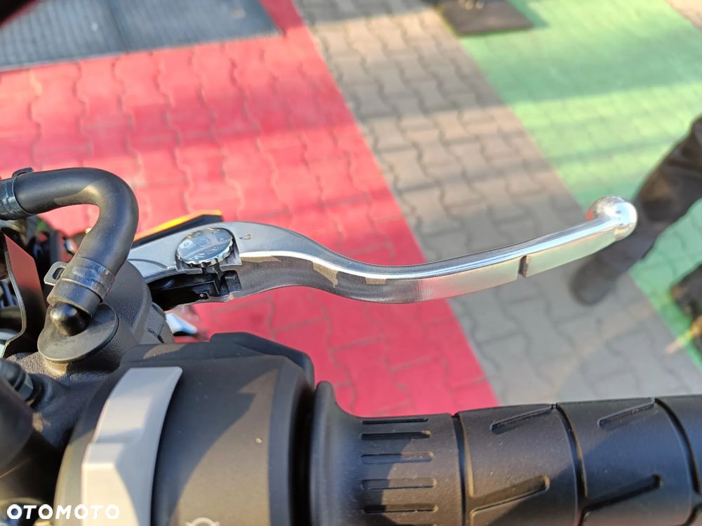 Kawasaki Z 900 RS - 15