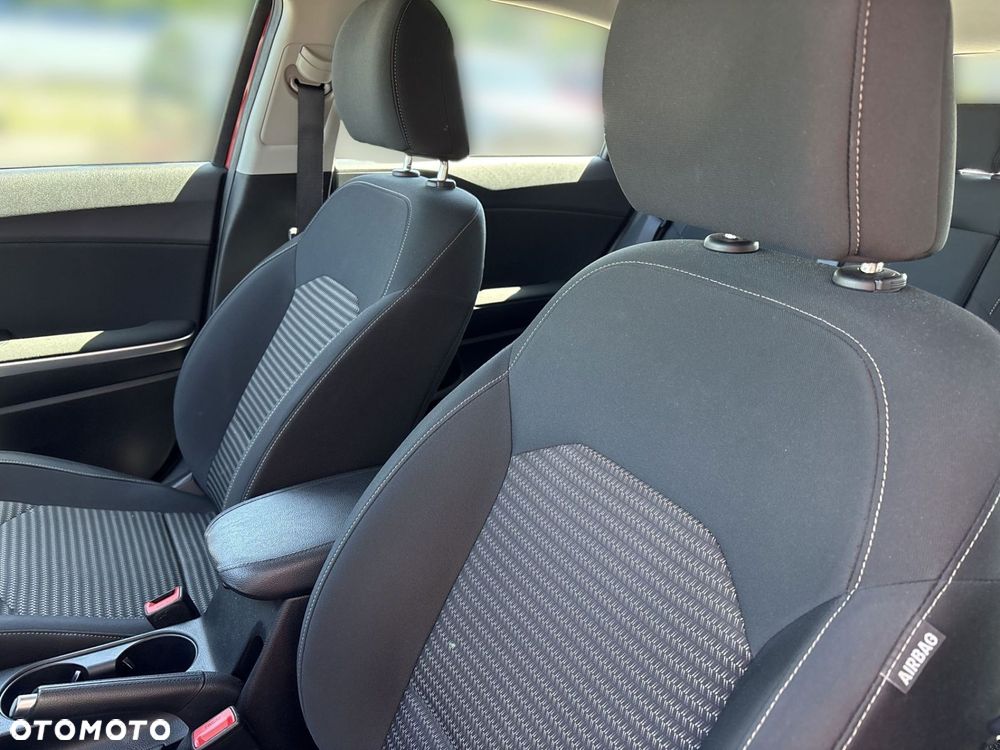 Kia Ceed - 11