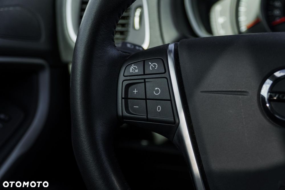 Volvo V40 T3 Drive-E Momentum - 28