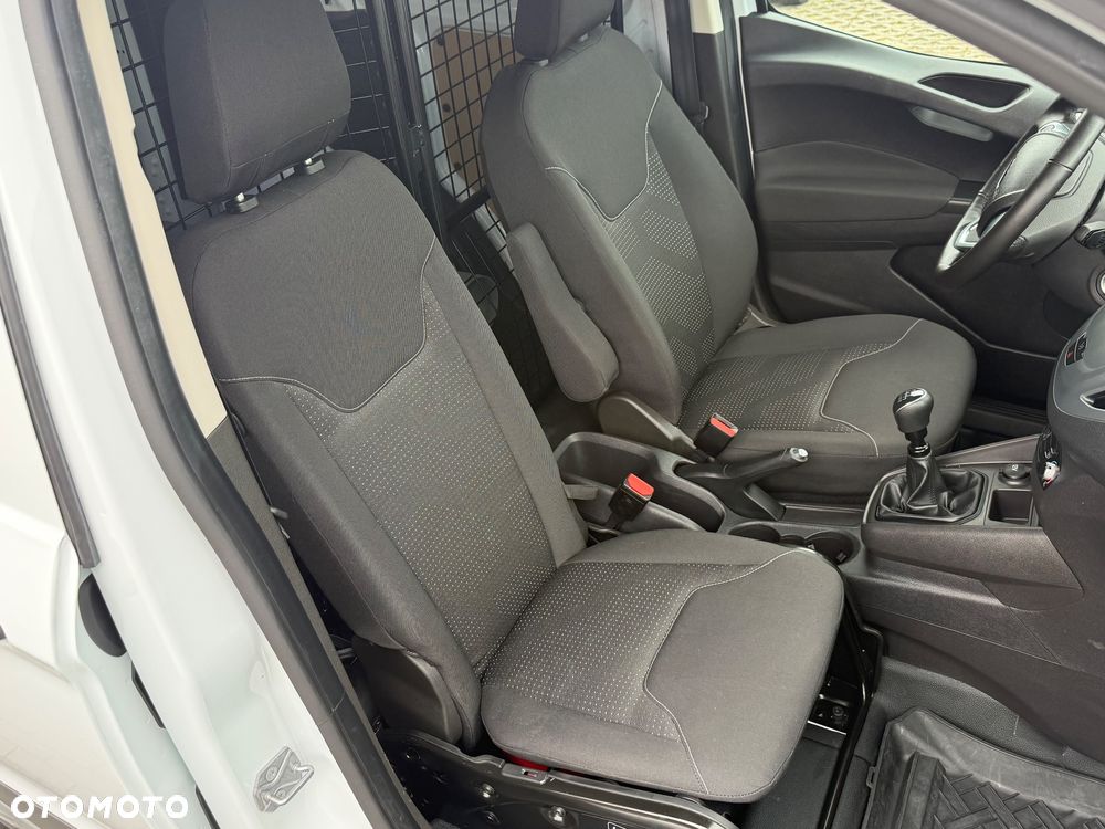 Ford Transit Courier - 27