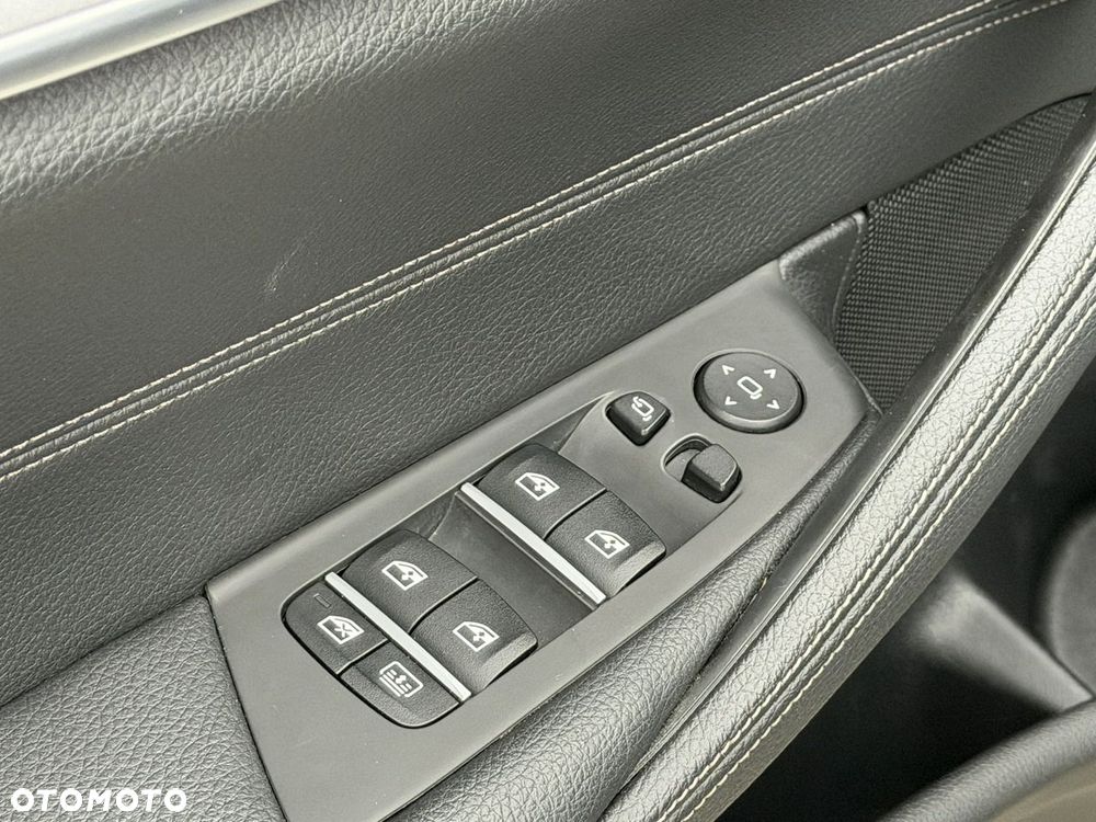 BMW Seria 5 518d - 16