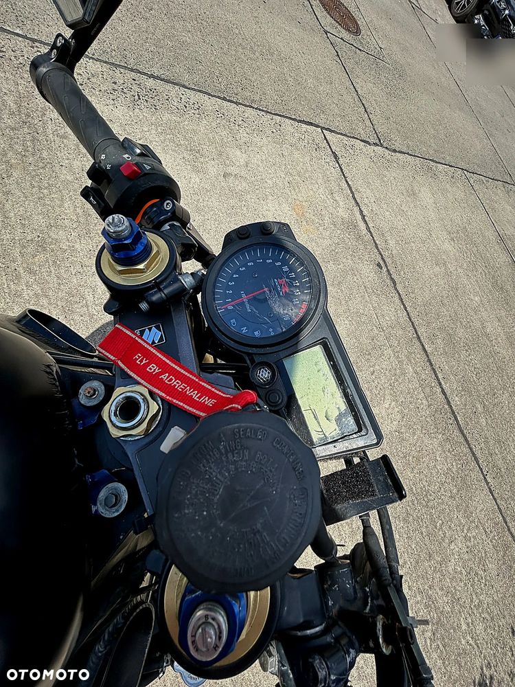 Suzuki GSX-R - 12