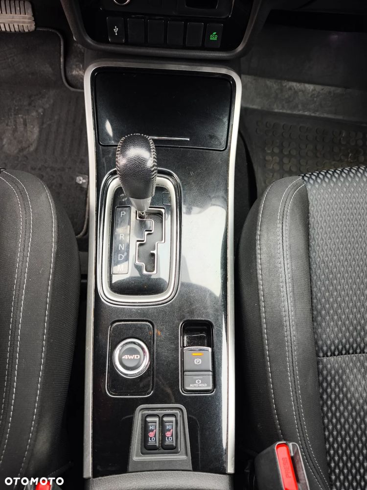 Mitsubishi Outlander 2.0 Intense Comfort 4WD CVT - 28