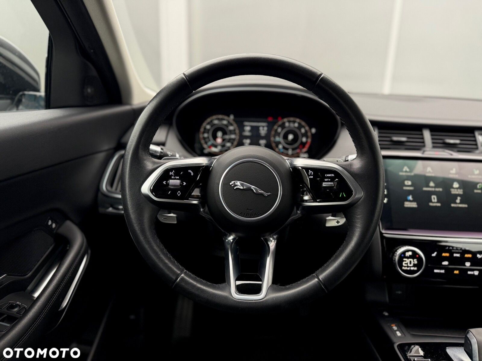 Jaguar E-Pace - 17